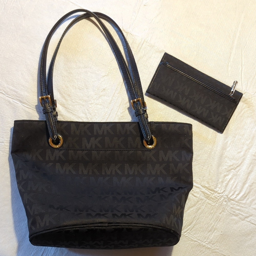 Michael Kors Black Monogram Tote and Wallet - Picture 4 of 11